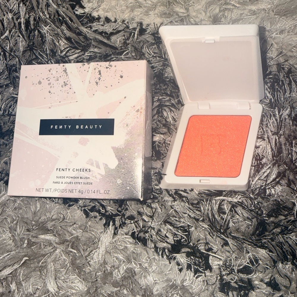 Fenty Beauty Cheeks Out Blush - Coral